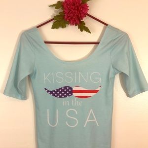 Workshop Kissing in the USA T-shirt